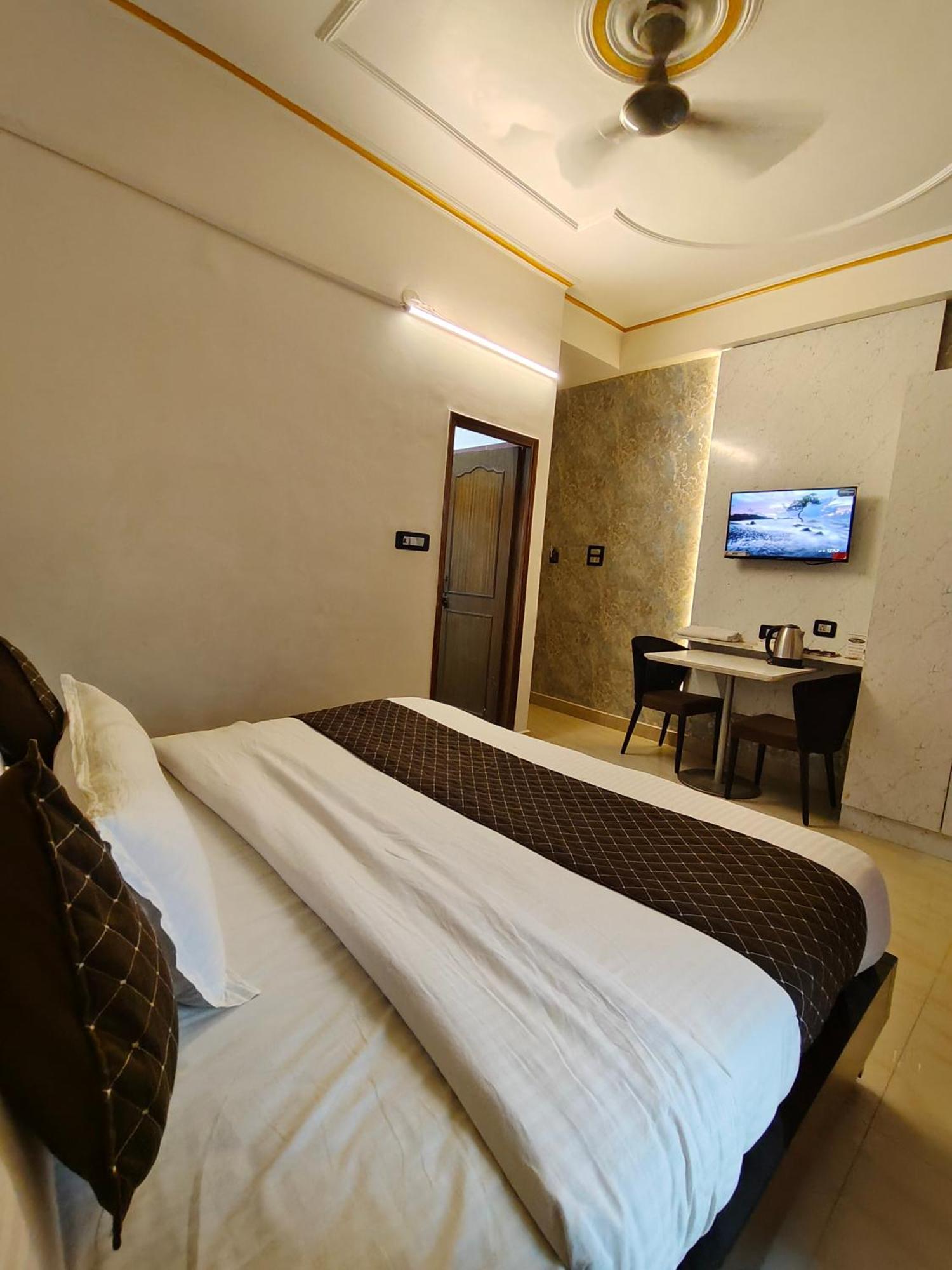 Hotel New Imperial Ghaziabad Εξωτερικό φωτογραφία